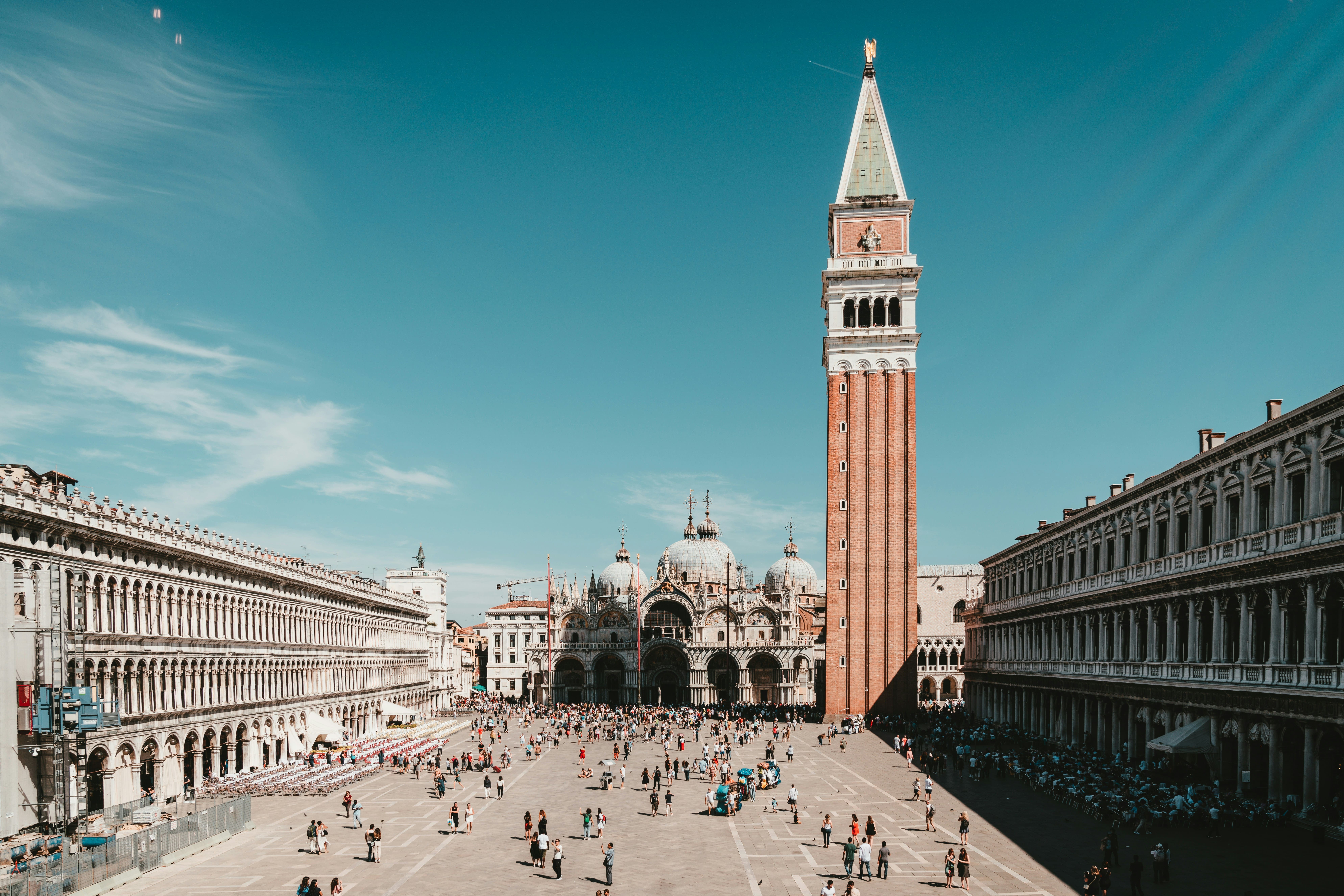 claudio-schwarz-bp3usZYy4VY-unsplash-min.jpg